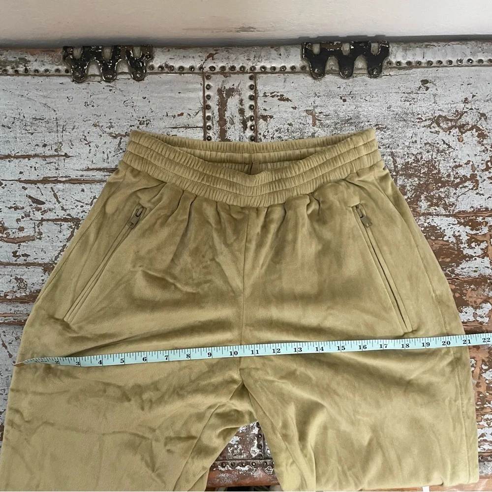Skims Velour Joggers Gold - Picture 11 of 14